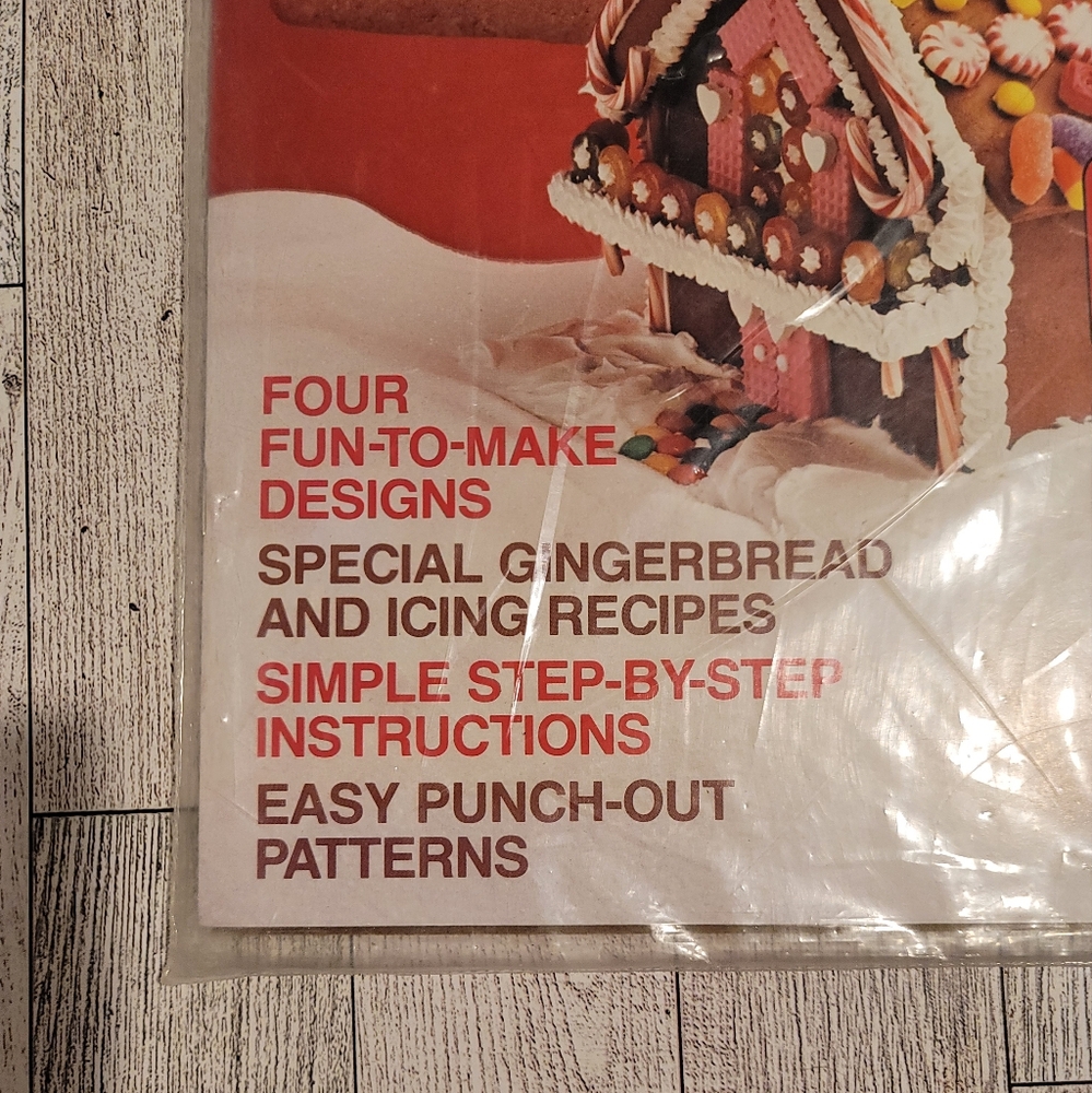 Wilton 1981 Gingerbread House kit. - Picture 4 of 4